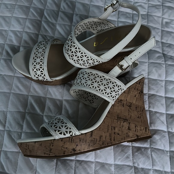 Wedge sandals - Picture 3 of 5